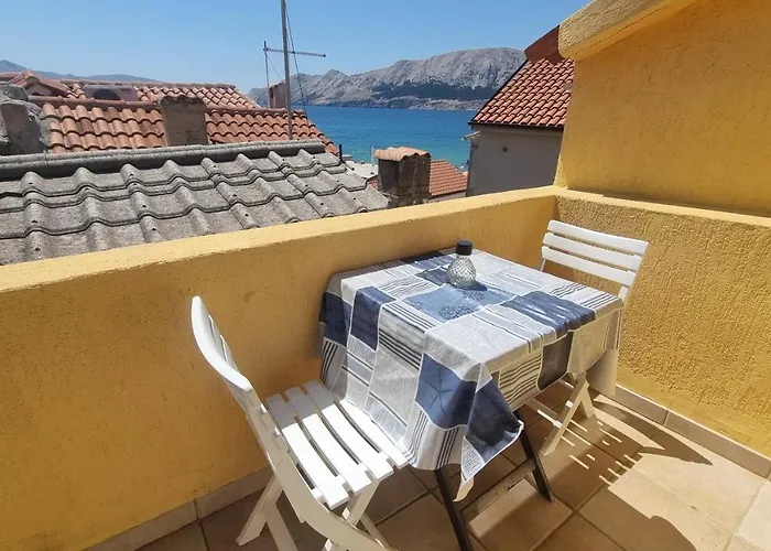 Apartment Igor With Balcony And Sea View