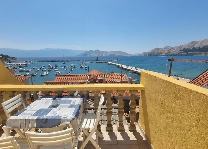 Apartment Igor With Balcony And Sea View